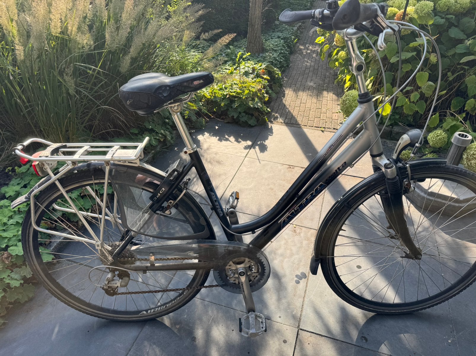 Te koop dames fiets Delta Altra, 28 inch, Gebruikt, Velgrem, Ophalen