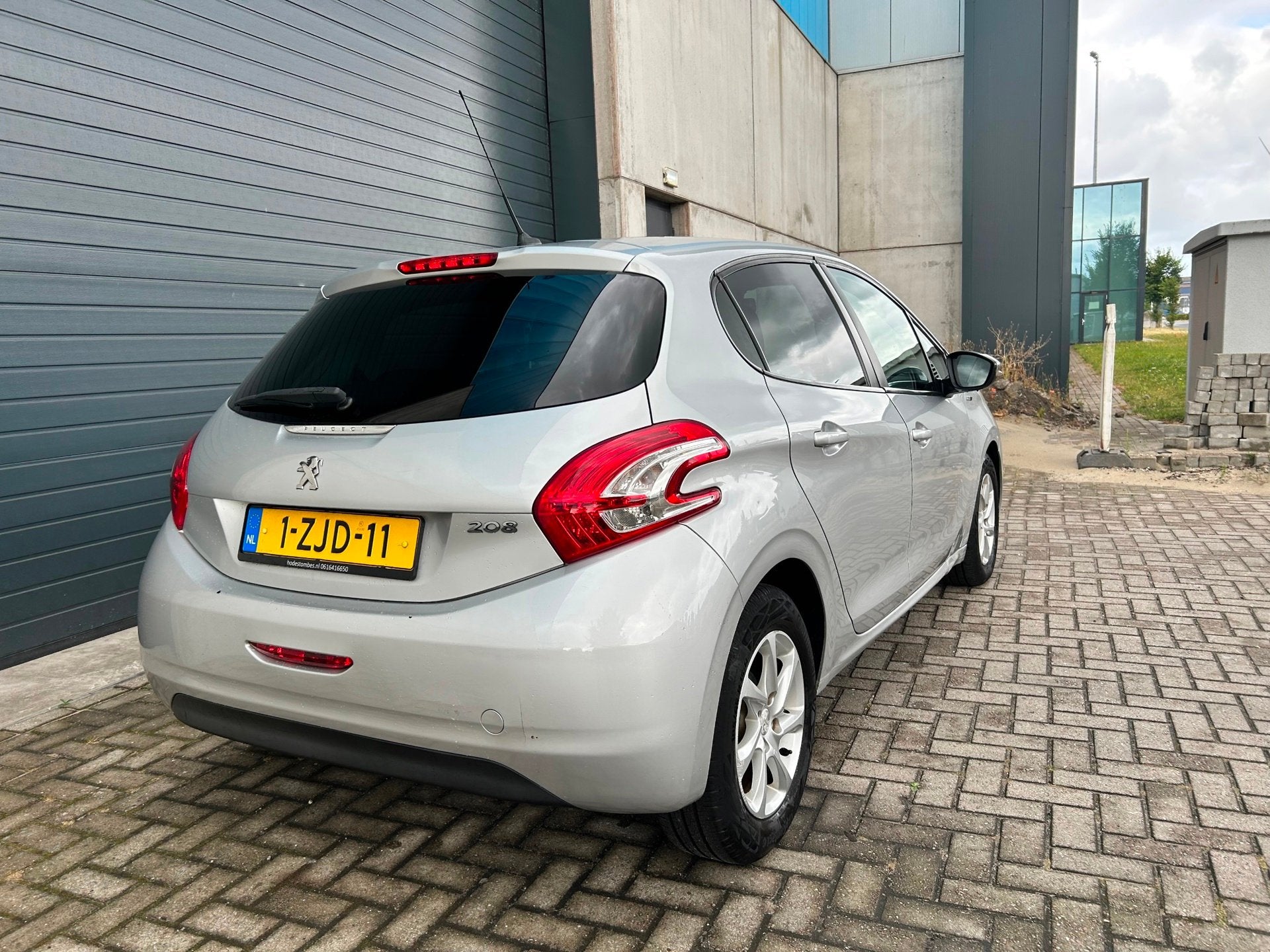 Peugeot 208 1.2i PureTech Style AIRCO NAVI 5DRS NAP, Voorwielaandrijving, Stof, Gebruikt, 1199 cc