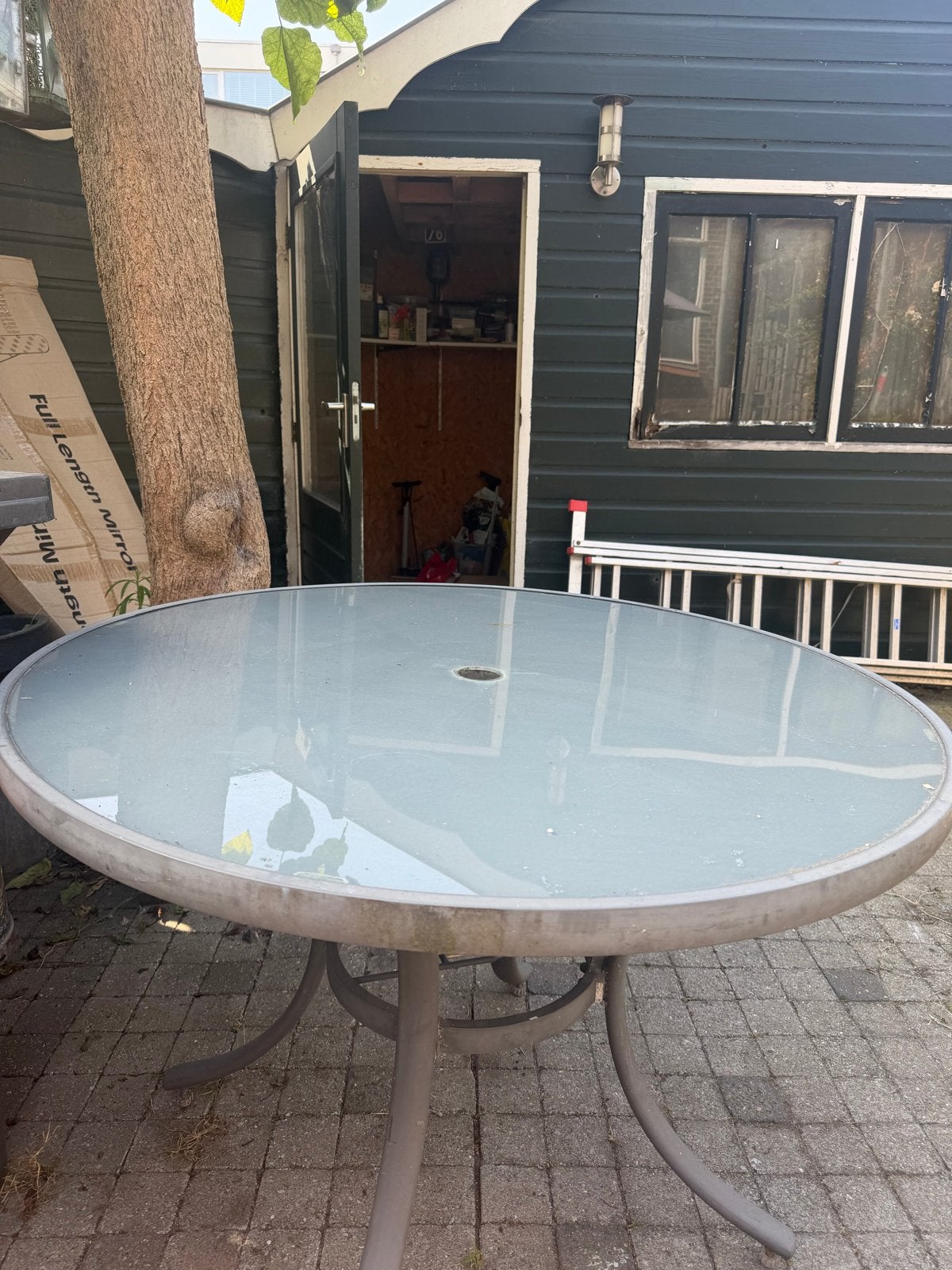 Ronde tuintafel met glazen blad, Tuin en Terras, Tuintafels, Ophalen, Gebruikt, Rond, Metaal