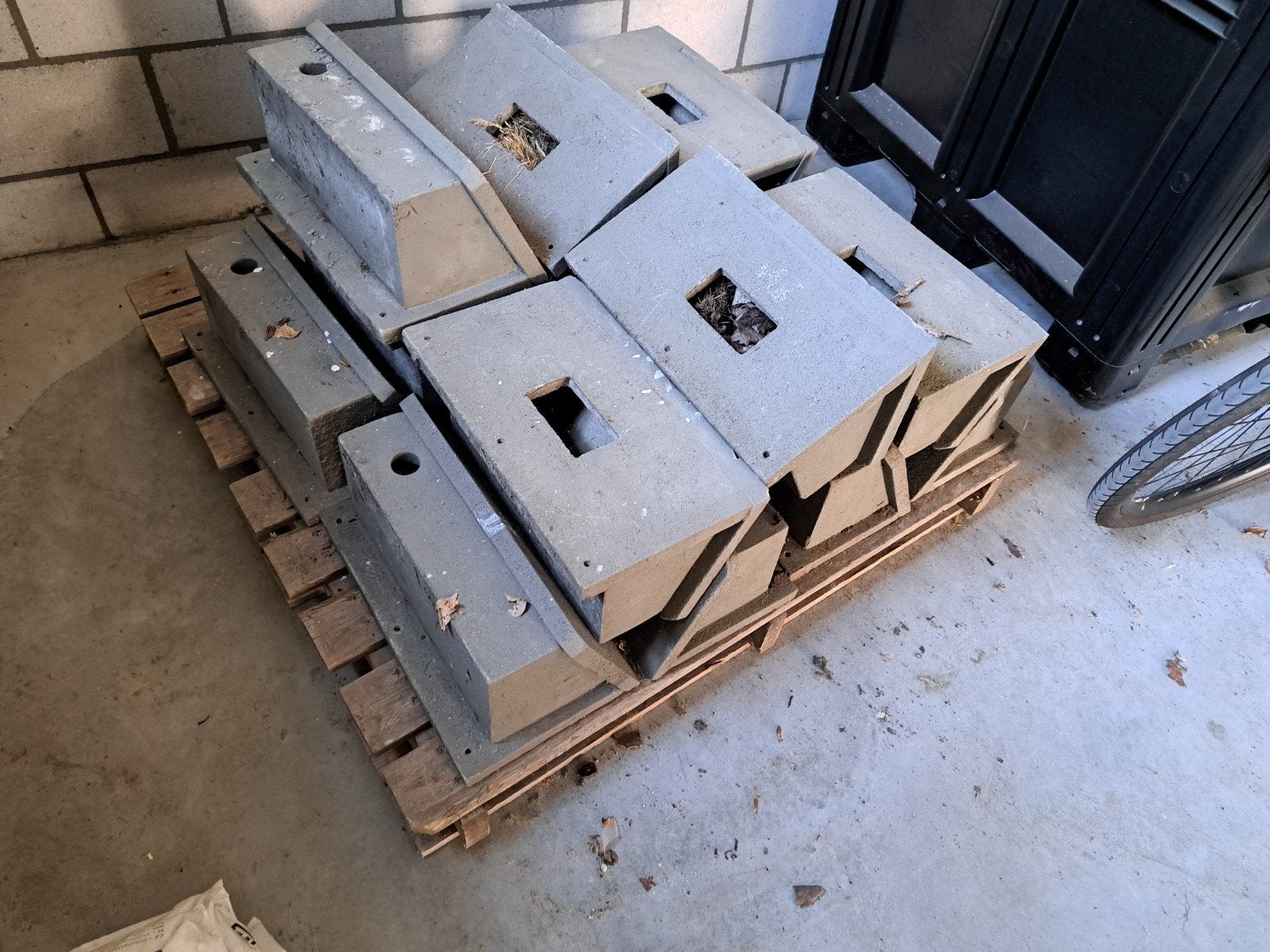 Betonnen mussenkasten / vogelhuisjes, Ophalen, Overige materialen, Minder dan 50 cm, Gebruikt