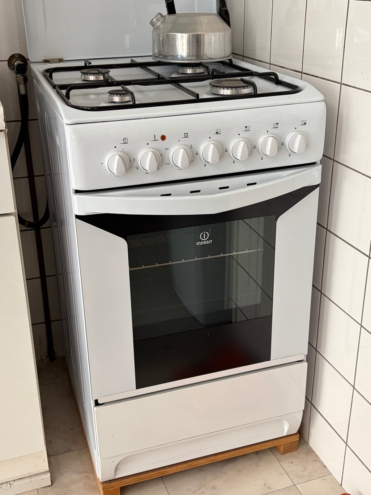 Indesit Vrijstaand Gasfornuis met Oven - Wit, Ophalen, Gebruikt, 60 cm of meer, 4 kookzones