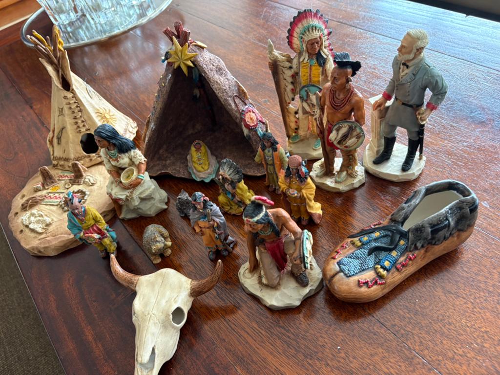 Verzameling van indianenbeelden en accessoires, Ophalen, Groep mensen, Minder dan 20 cm, Steen of Keramiek