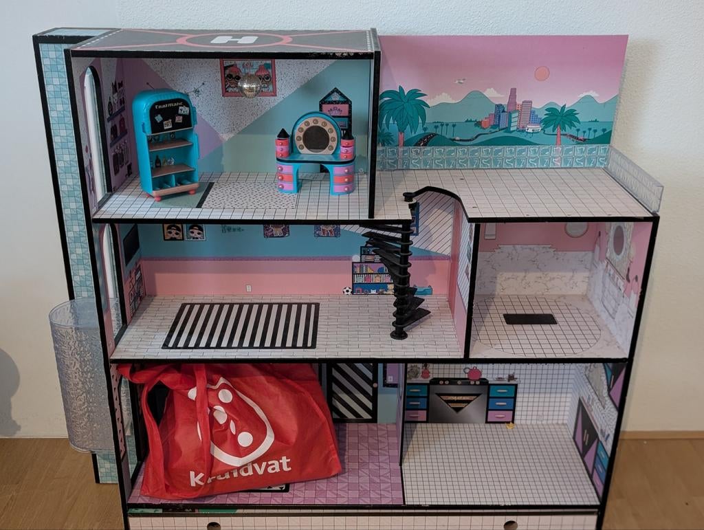 Groot LOL poppenhuis met meubels, Ophalen, Poppenhuis
