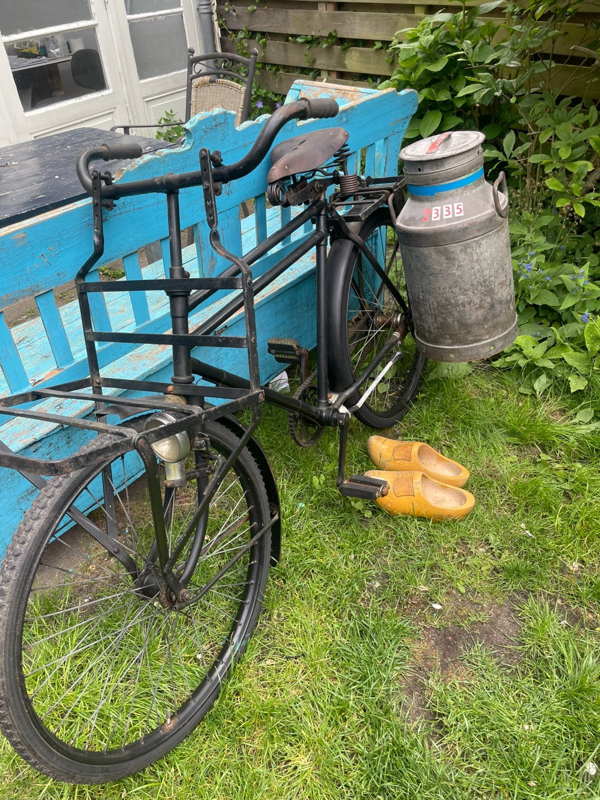 Antieke transportfiets compleet met melkbussen, Fietsen en Brommers, Fietsen | Bakfietsen, Ophalen, Terugtraprem, Gebruikt, Goederen