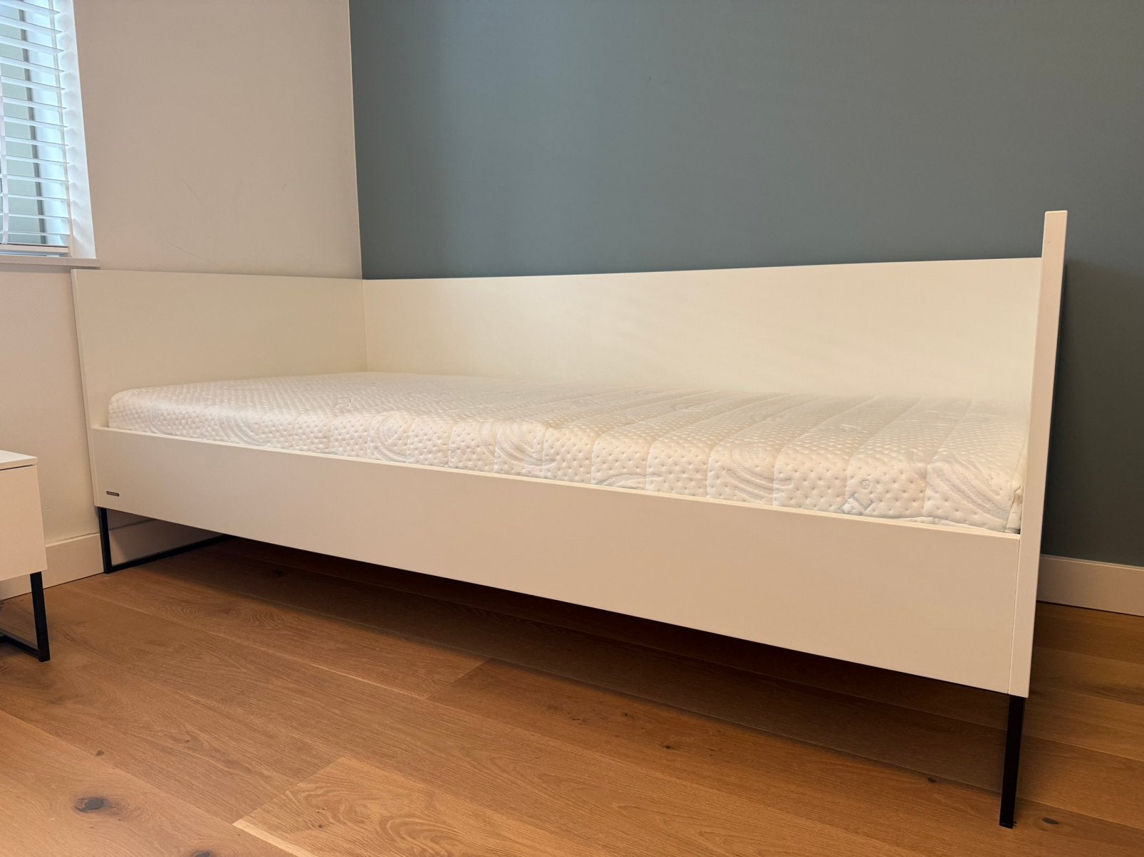 Kidsmill bed Intense II wit 90x200 incl. matras+nachtkastje, Ophalen, 85 tot 100 cm, Zo goed als nieuw, Matras