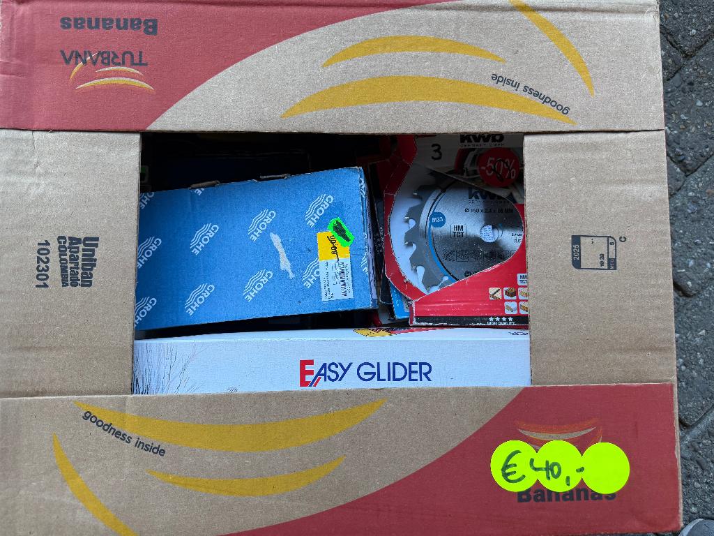 Bananendoos vol nieuwe producten - 11349, Diversen, Rommelmarktspullen, Nieuw, Ophalen of Verzenden