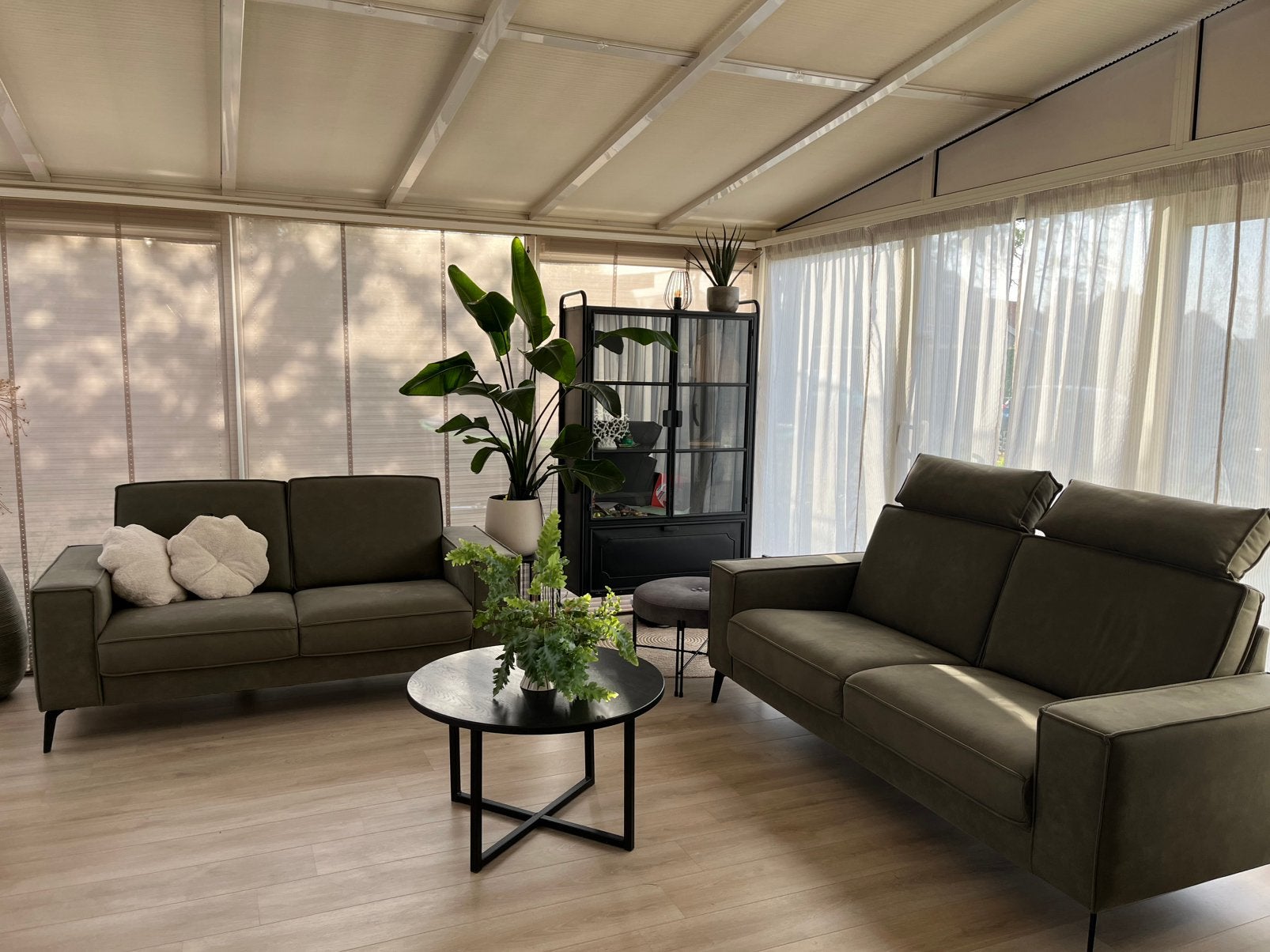 Bankstel 2 x 2,5 zits, olijfgroen, gekocht bij Pronto Wonen, Ophalen, 75 tot 100 cm, Zo goed als nieuw, 200 tot 250 cm