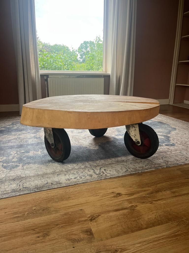 Salontafel van boomstam met wielen, Huis en Inrichting, Ophalen, Gebruikt, Rond, 50 tot 100 cm