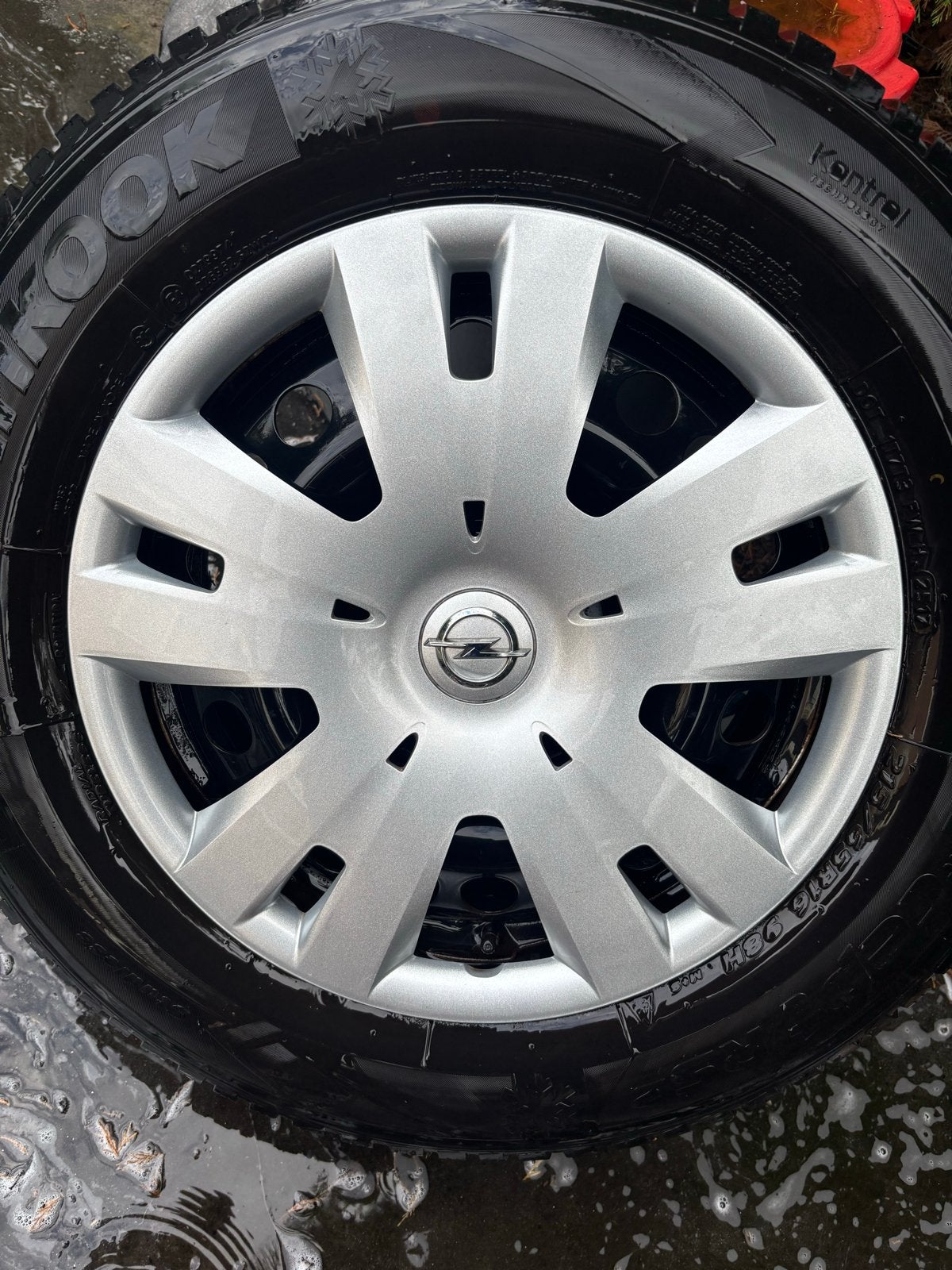 Opel Mokka Winterbanden met wieldoppen - 215/65R16