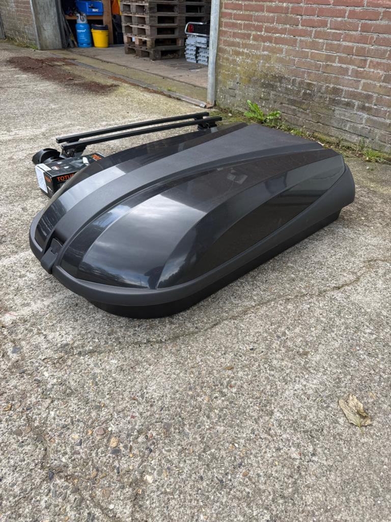 Dakkoffer 340l en dakdragers Totus CAM, Ophalen, Zo goed als nieuw