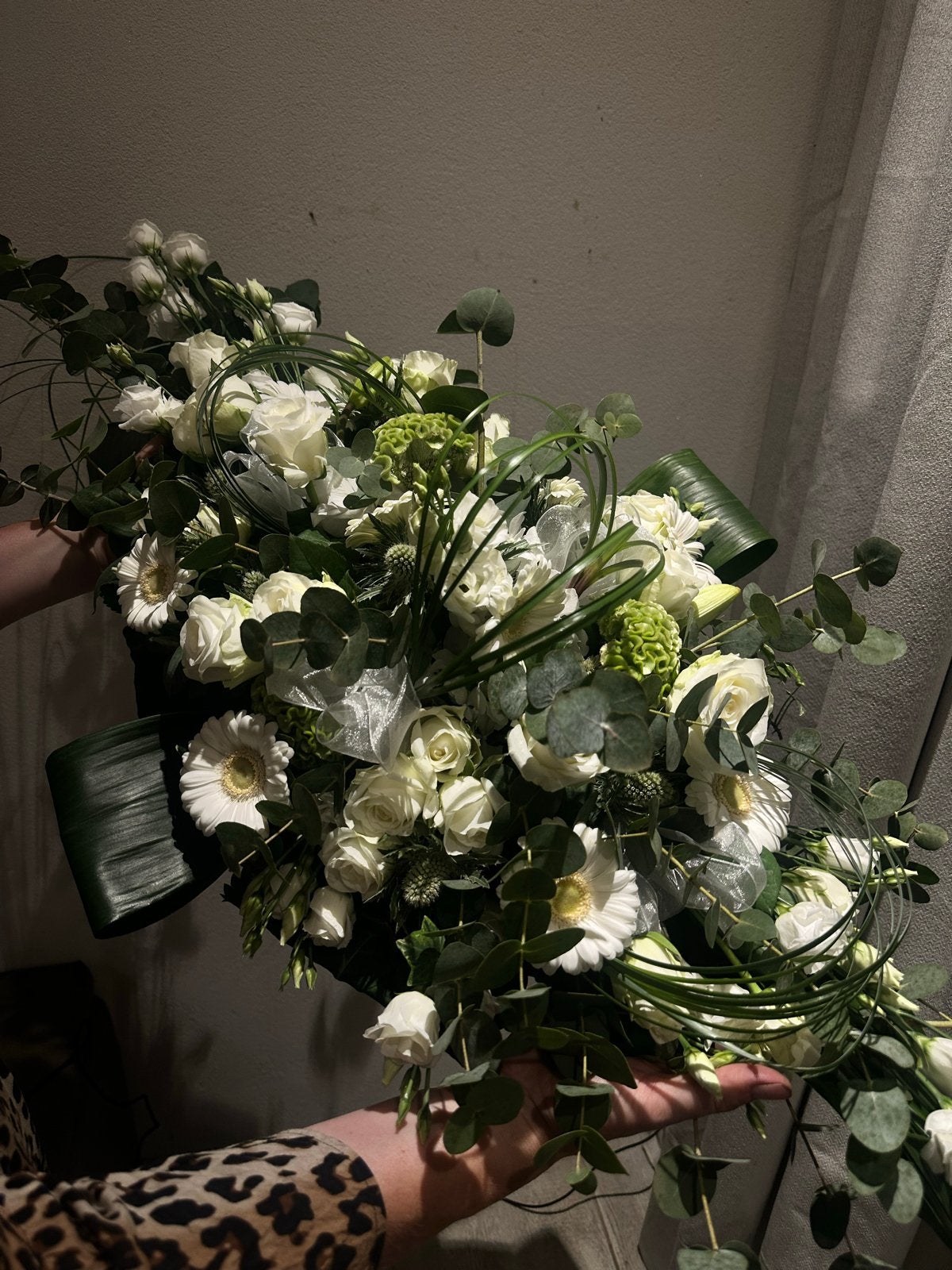 Bloemstukken maken aangeboden, Ophalen