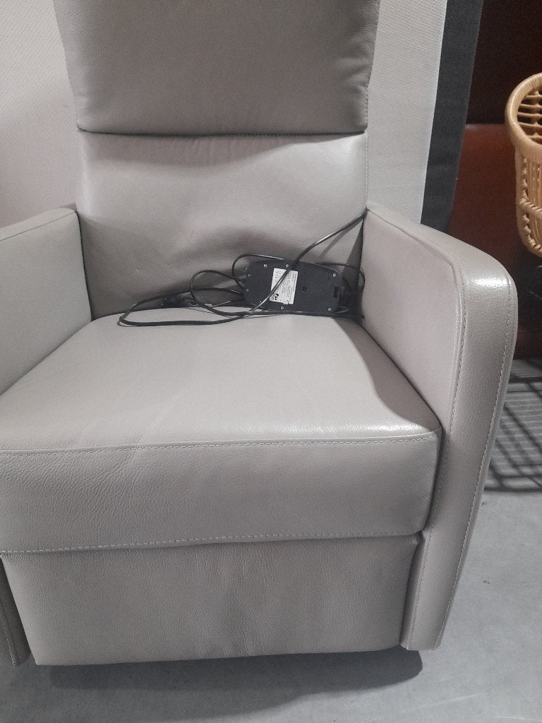 Verstelbare lederen relaxfauteuil, Ophalen, Gebruikt, 50 tot 75 cm, Leer