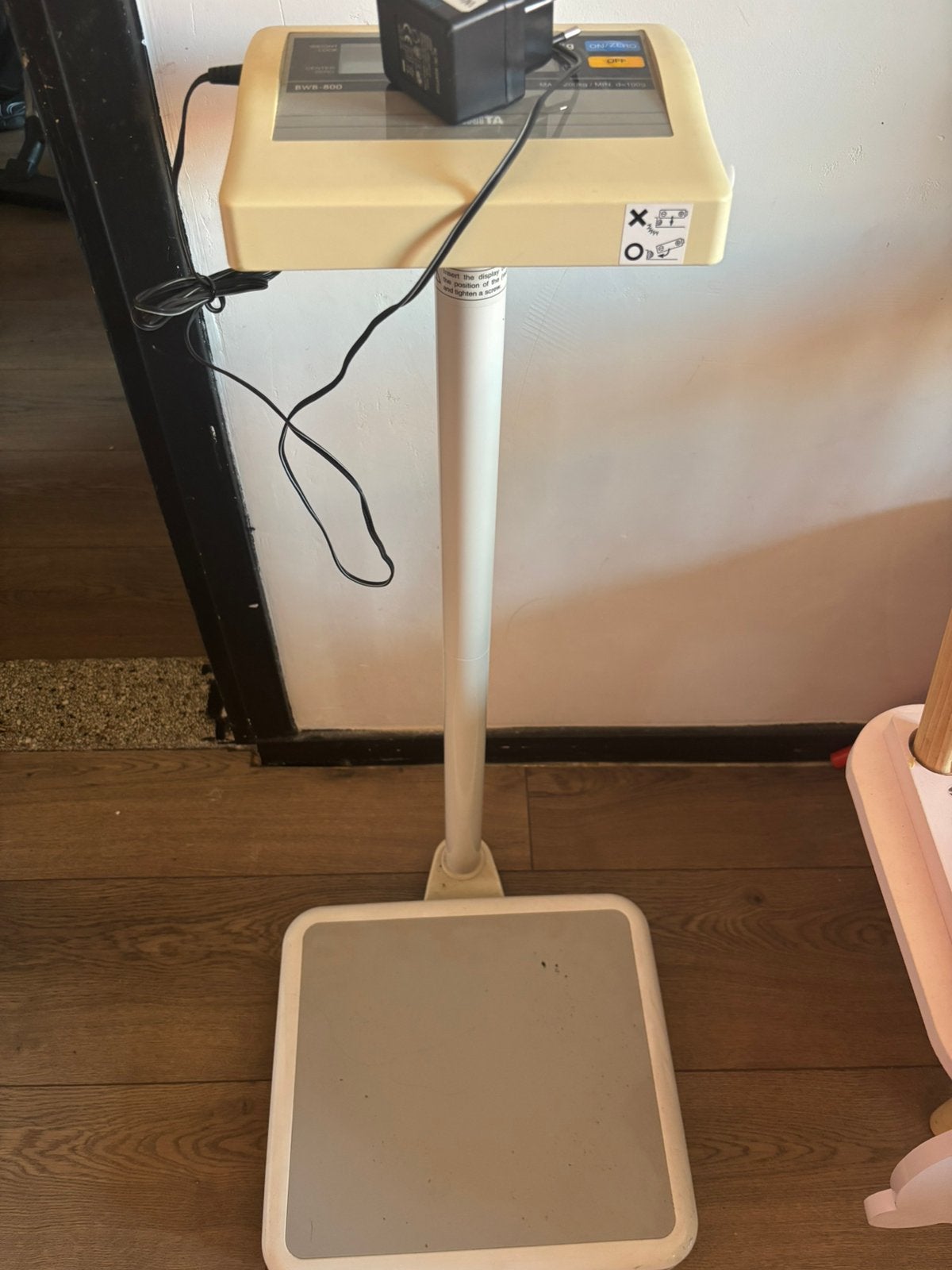 Personen weegschaal . Kleur gebroken wit . Tot 200 kg, Witgoed en Apparatuur, Weegschalen, Ophalen, Gebruikt, 100 kg of meer, Digitaal