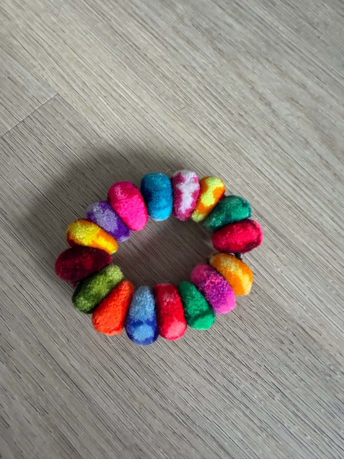 Pompon armband / haarelastiek uit Peru – NIEUW!, Ophalen of Verzenden, Nieuw
