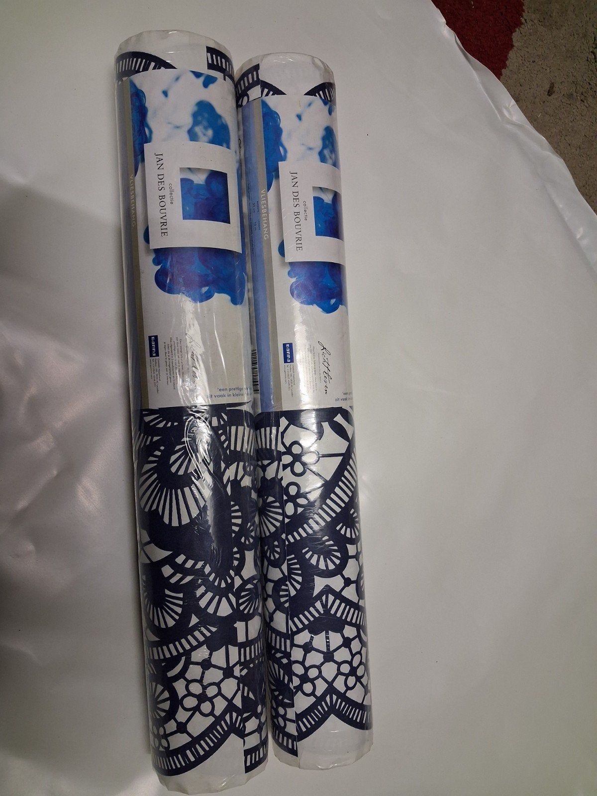 2 Jan des Bouvrie Vliesbehangrollen - Lace Stripe Wit/Blauw, Ornamentaal, Ophalen of Verzenden, Vliesbehang, Overige merken