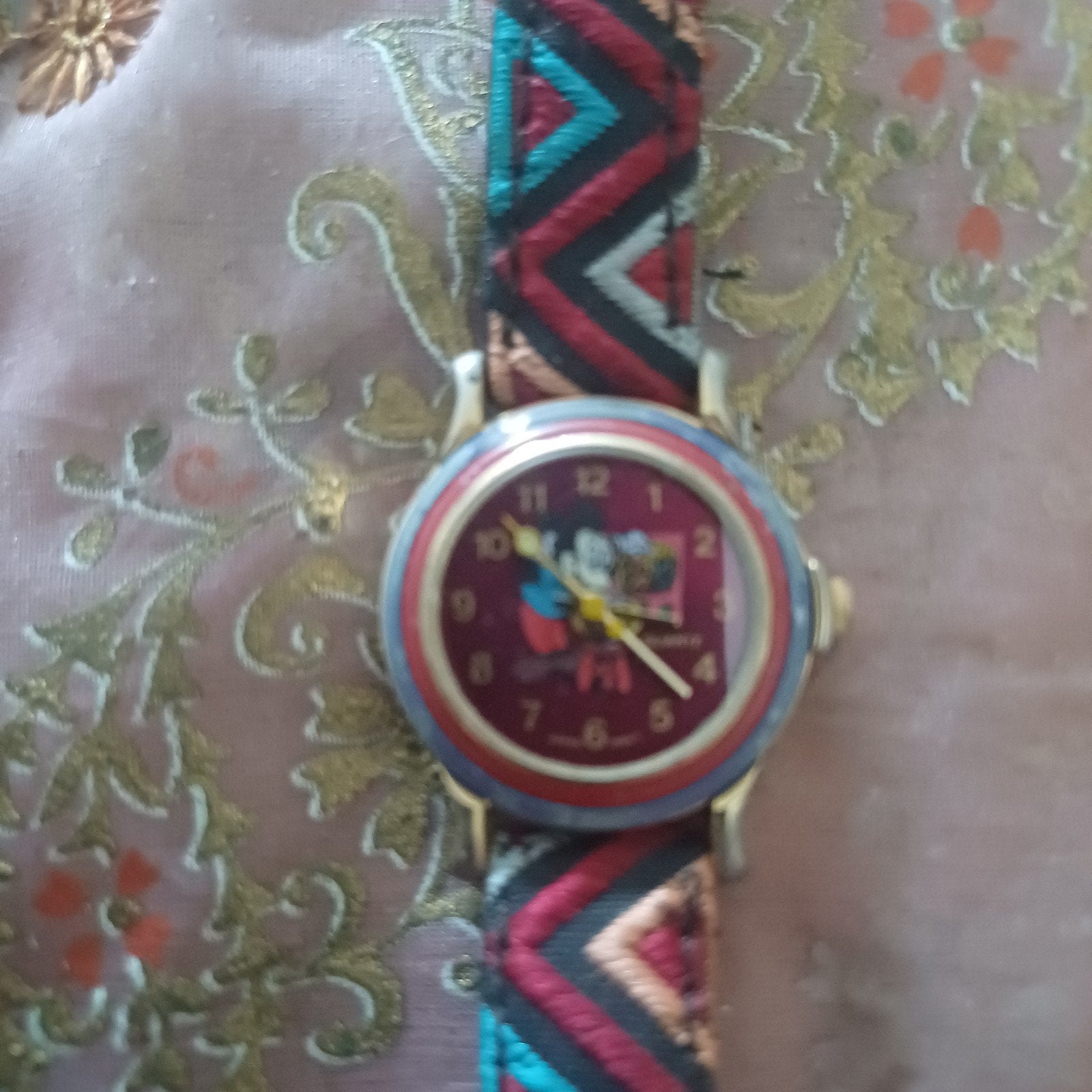 Vintage Mickey Mouse horloge met kleurrijke band, Ophalen of Verzenden, Gebruikt, Meerkleurig, Jongen of Meisje
