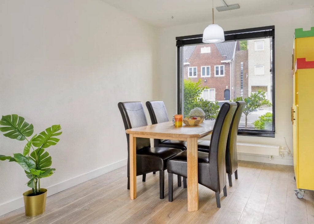 Dining table with 4 chairs – 1588877 cm – Good condition, Ophalen of Verzenden, Zo goed als nieuw, Rechthoekig, 50 tot 100 cm