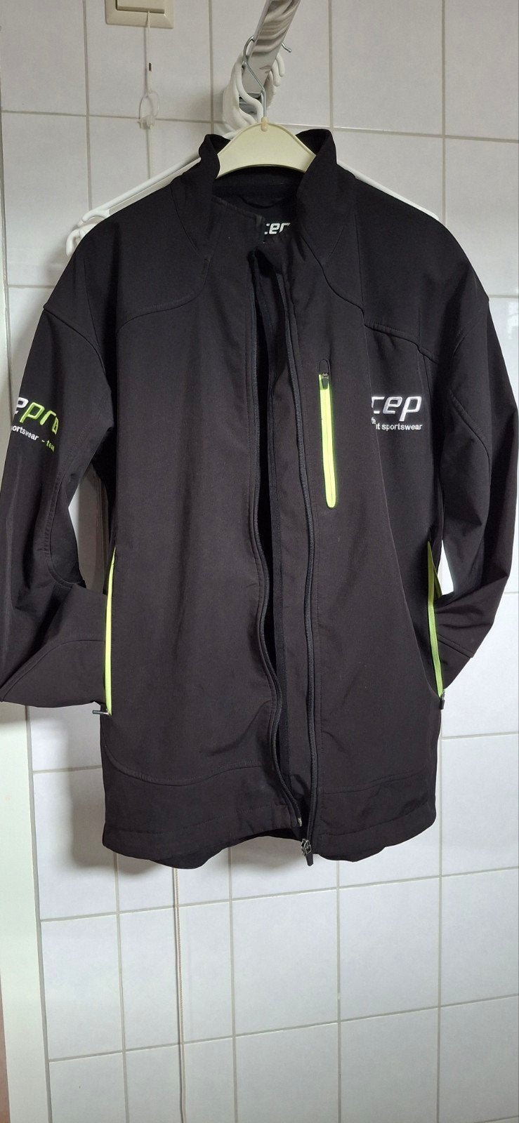 CEP Sportjas Zwart Maat L - Zo goed als nieuw, Kleding | Heren, Maat 52/54 (L), Zwart, CEP, Ophalen of Verzenden