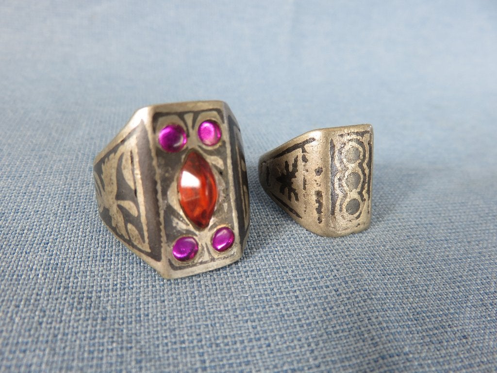 Ringen met niello en glas inleg - 20e eeuw, Gebruikt, Ophalen of Verzenden, Dame of Heer, Zilver