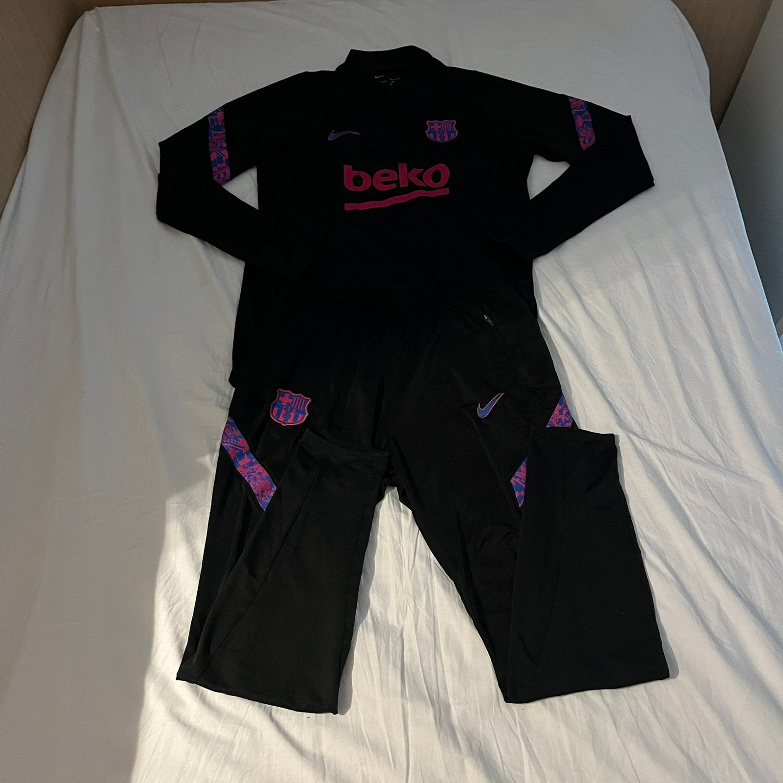Barcelona CF Tracksuit Size M Officieel, Sport en Fitness, Voetbal, Maat M, Ophalen of Verzenden, Zo goed als nieuw, Trainingspak