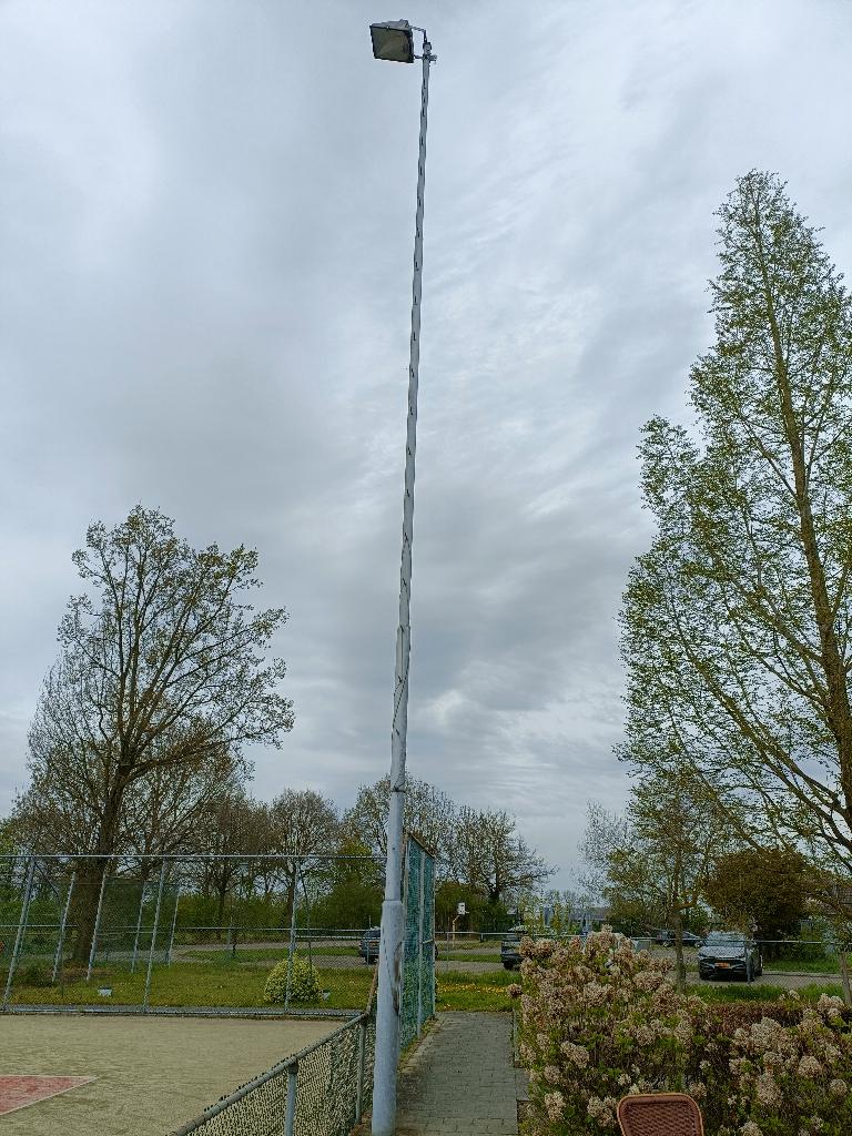 te koop lichtmasten 14 mtr en 11 mtr, Ophalen, Gebruikt