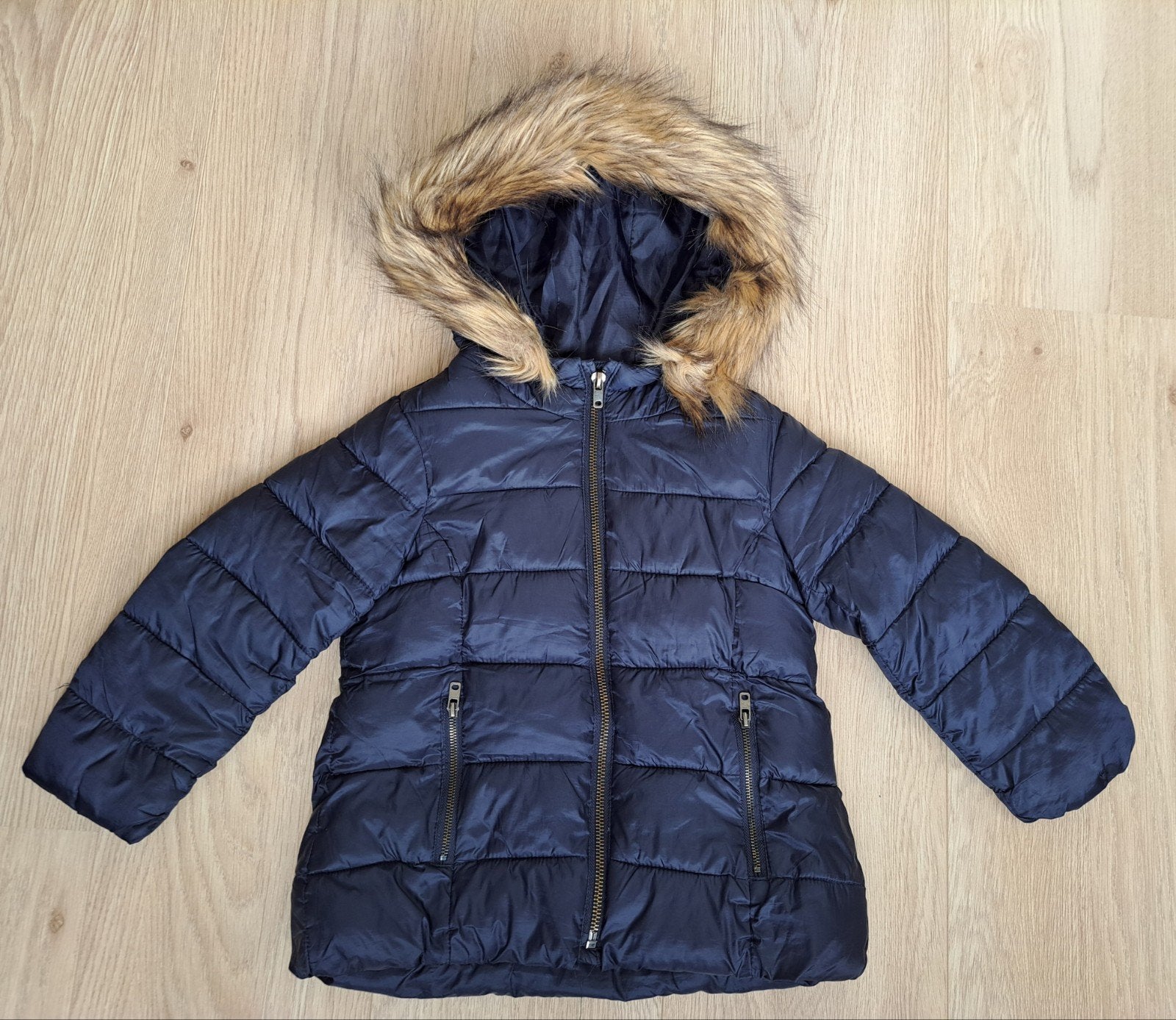 Zara winterjas maat 104 meisje, heeft een haaltje., Ophalen, Gebruikt, Meisje, Zara