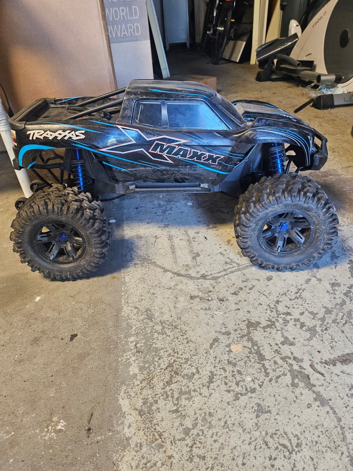 Traxxas X-Maxx Bestuurbare Auto met Accu's en Lader, Hobby en Vrije tijd, Overige merken, Gebruikt, Auto, Groter dan 1:32