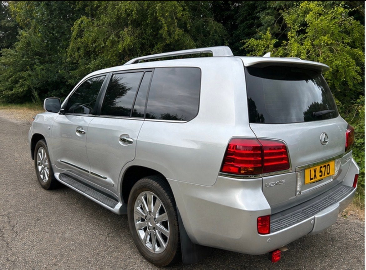 Lexus LX570 ( Toyota Land Cruiser 200 Series) 8 persoons Moo, Automaat, 389 pk, Gebruikt, Leder
