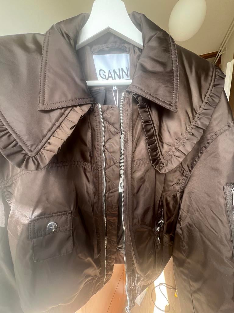 NEW- GANNI  Duchess bomber jacket Demitasse in size 42, Ophalen of Verzenden, Nieuw, Maat 42/44 (L), Bruin