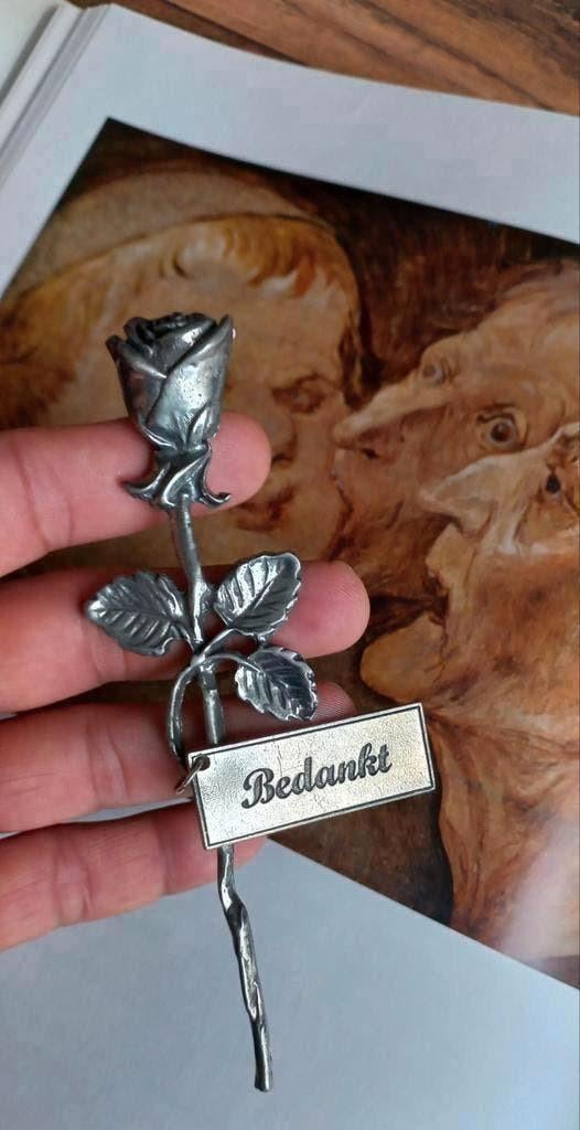 Rozenbeeld van 94% tin, met een klein plaatje, Antiek en Kunst, Ophalen of Verzenden