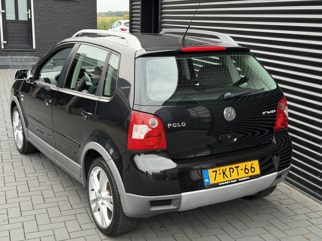 Volkswagen Polo 1.2-12V FUN| CROSS| AIRCO| 17"LM| STOELVERW|, Auto's, Volkswagen, Stof, 1064 kg, 1198 cc, Zwart