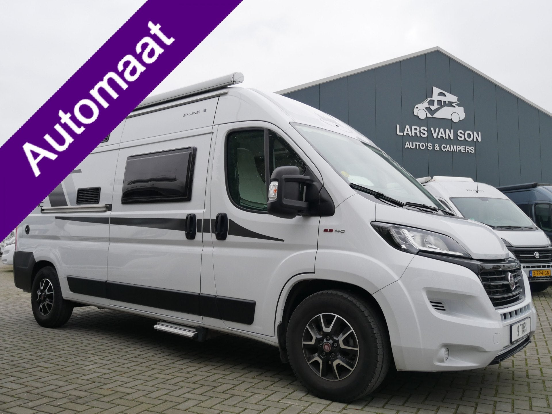 McLouis Menfys 3, 9-Traps Automaat, 6 Meter Buscamper!, Fiat, Automaat, Buscamper of Camperbus, Almersdorperweg 39
1674NW  OPPERDOES, NL