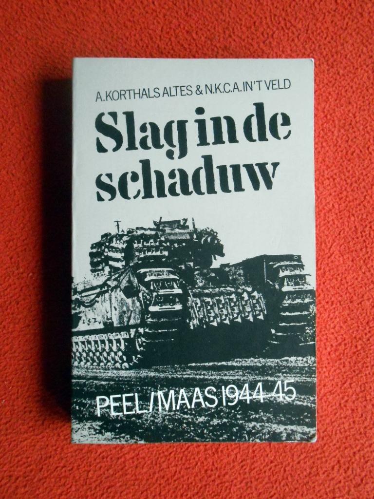 A. Korthals Altes & N.K.C.A. in ’t Veld: Slag in de schaduw, Ophalen of Verzenden, Tweede Wereldoorlog, Gelezen