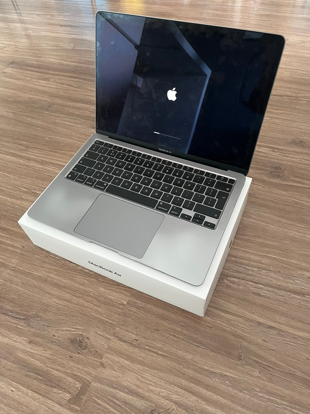 Foto 2 van MacBook Air M1 (2020, 8GB RAM, 256GB SSD)