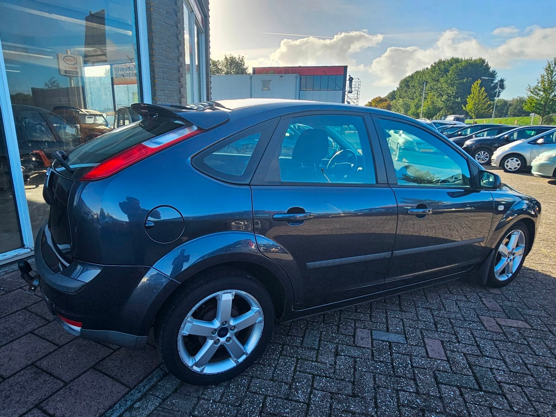 Ford Focus 1.6-16V Futura - Airco - Trekhaak -, 1596 cc, Gebruikt, Zwart, 4 cilinders