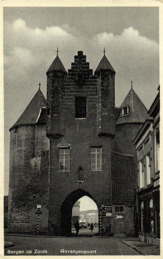 Bergen op Zoom - Gevangenpoort - volk - 1946 gelopen, Verzamelen, Ansichtkaarten | Nederland, Ophalen of Verzenden, 1940 tot 1960