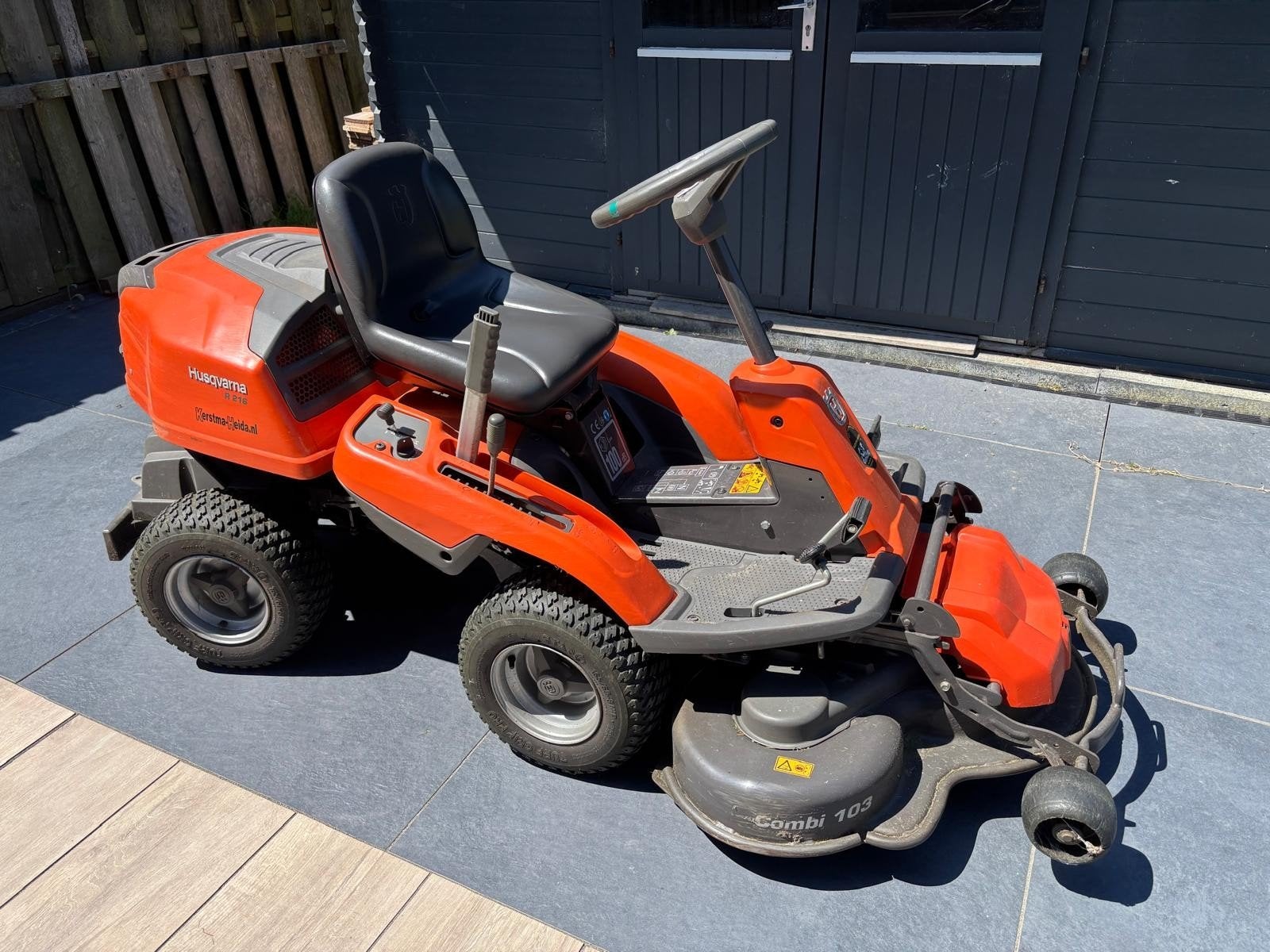 Husqvarna R 216 zitmaaier - Model 2012, 9.6kW, Tuin en Terras, Grasmaaiers, Ophalen, Cirkelmaaier, Gebruikt, Benzine-grasmaaier