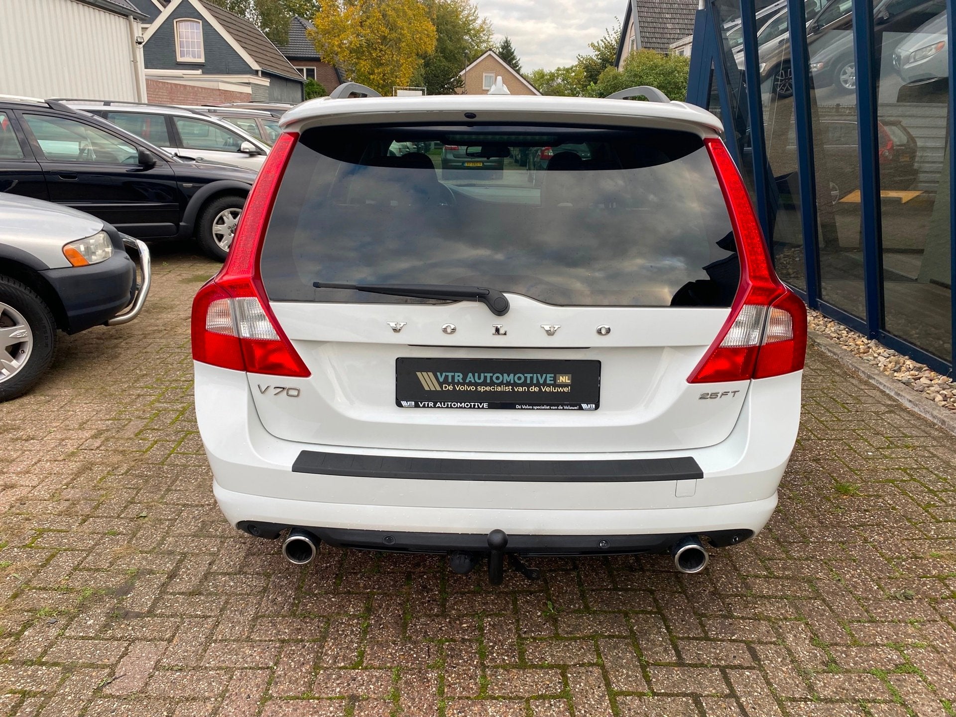 Volvo V70 2.5FT R-Design Automaat 230PK LEER / XENON / PDC /, Auto's, Zwart, Onderhoudsboekje, 5 cilinders, 5 stoelen