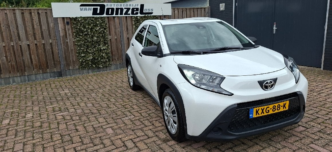 Toyota Aygo X 1.0 VVT-i MT Car-play (bj 2022), Auto's, Dealer onderhouden, Stof, Gebruikt, Wit