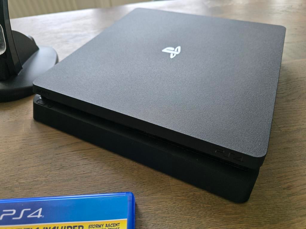 Ps4 slim console, 2 controllers,  oplaadstation en spel, Ophalen, Gebruikt, Met 2 controllers, 160 GB