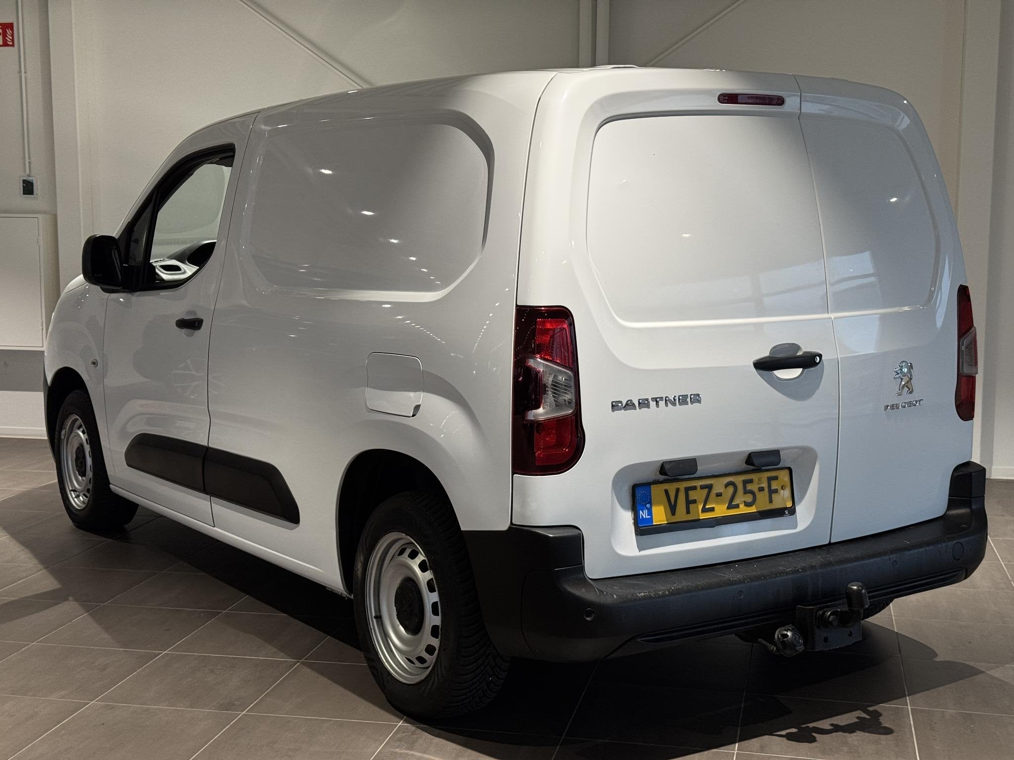 Peugeot Partner 1.5 BlueHDI Premium, 1350 kg, Stof, Gebruikt, Met garantie (alle)