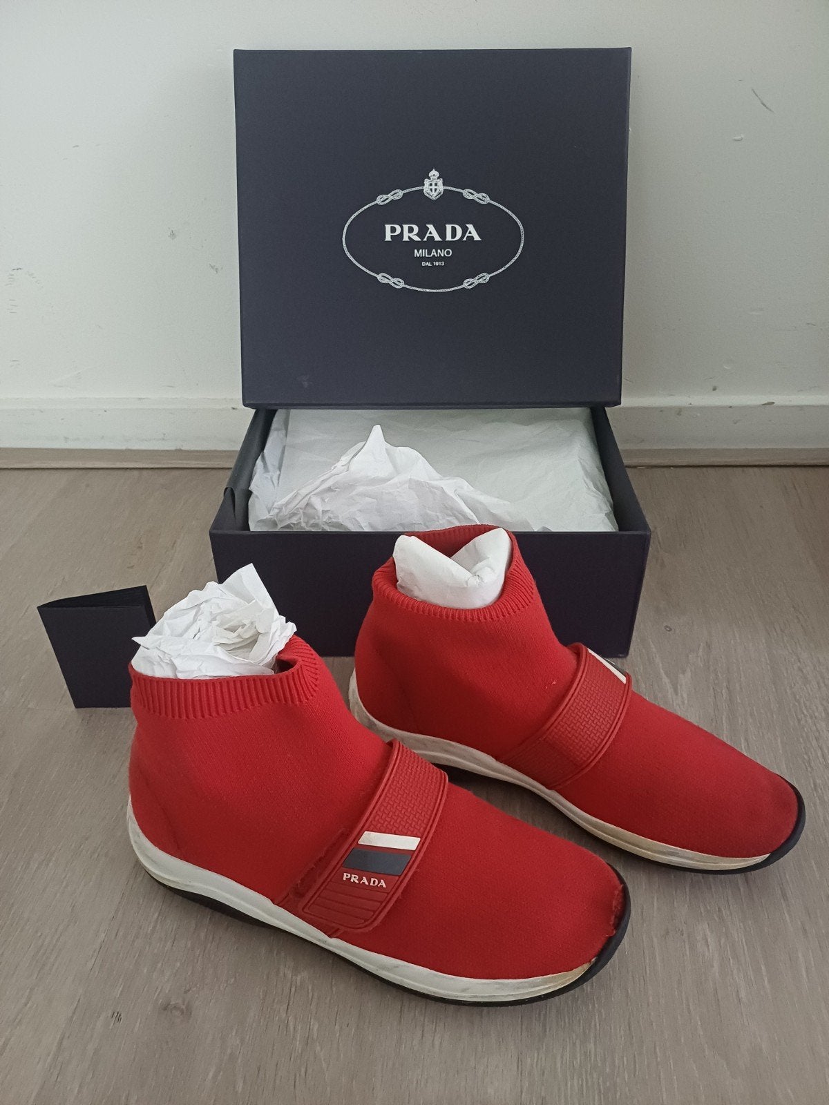 Prada Milano Rode Sok Sneakers - Maat 34, Gebruikt, Jongen of Meisje, Schoenen, Ophalen of Verzenden