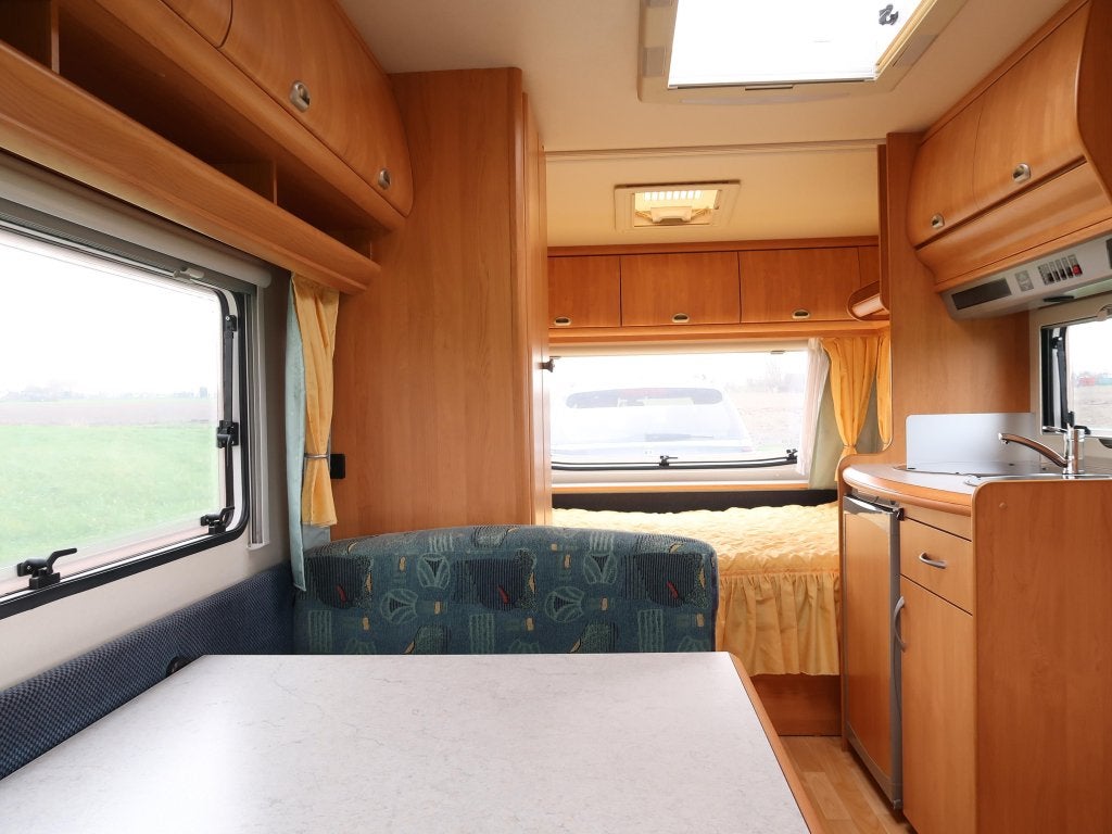 Hobby Excellent Easy 400 / 2x fietsendrager, Caravans en Kamperen, Dwarsbed, Hobby, Bedrijf, Treinzit