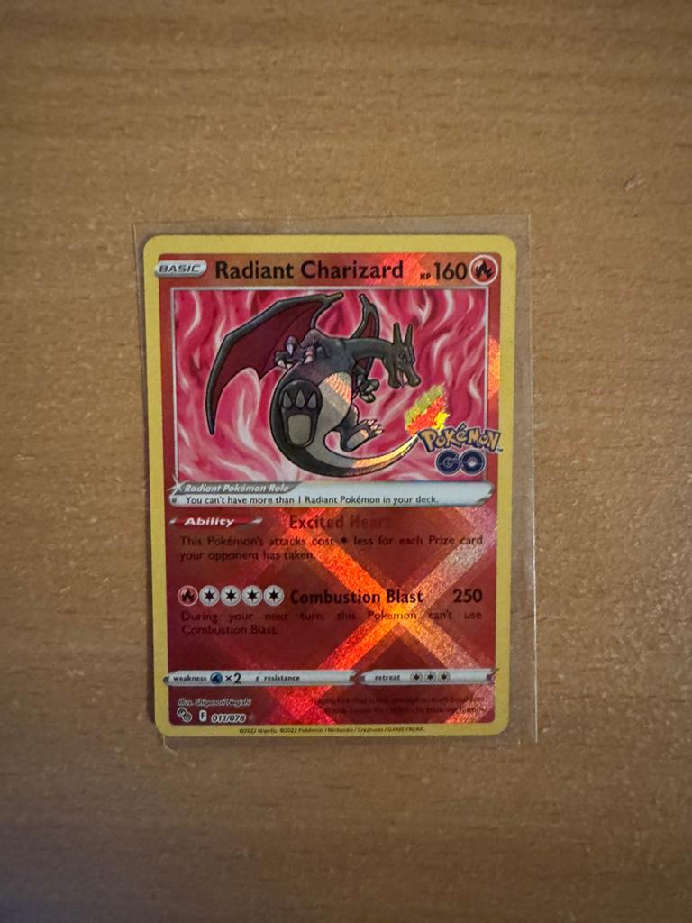 Radiant Charizard, Hobby en Vrije tijd, Verzamelkaartspellen | Pokémon, Ophalen of Verzenden, Zo goed als nieuw