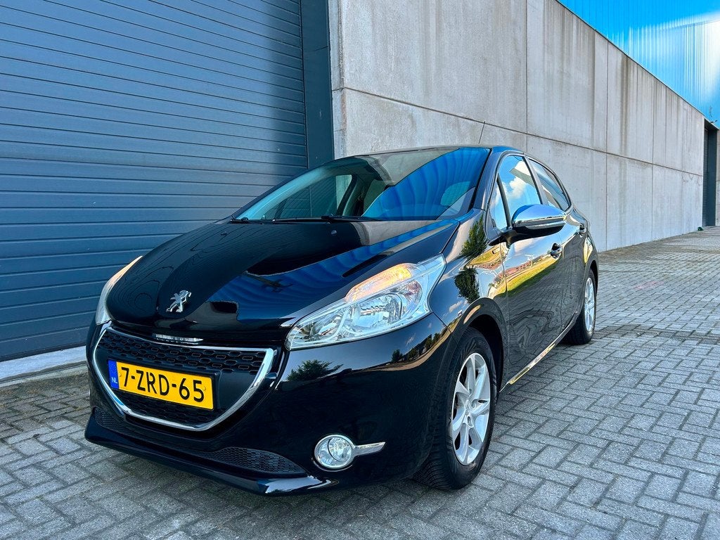 Peugeot 208 1.2i PureTech Style Pack AUT NAVI 5DRS, Euro 6, 1199 cc, 82 pk, Zwart
