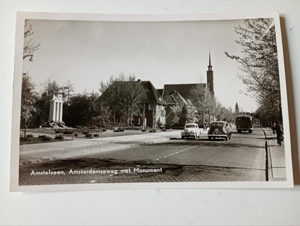 Amstelveen Amsterdamseweg met Auto's 1952, Ophalen of Verzenden, 1940 tot 1960, Gelopen, Noord-Holland