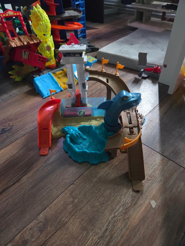 Hot Wheels BGK04 - City Color Shifters Shark Attack playset, Ophalen, Zo goed als nieuw