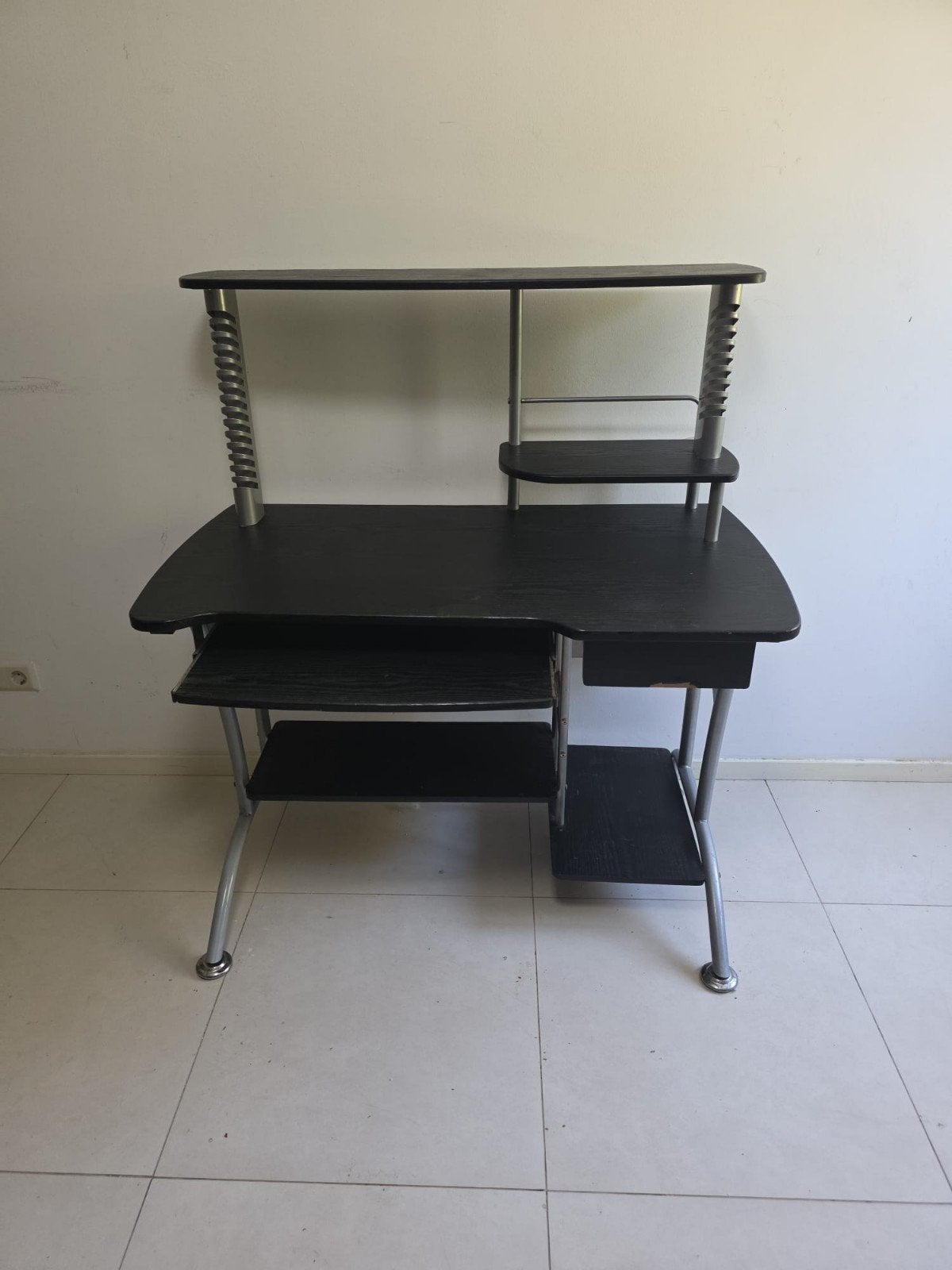 Computer tafel gratis, Huis en Inrichting, Ophalen, Zo goed als nieuw, Metaal, 40 tot 80 cm