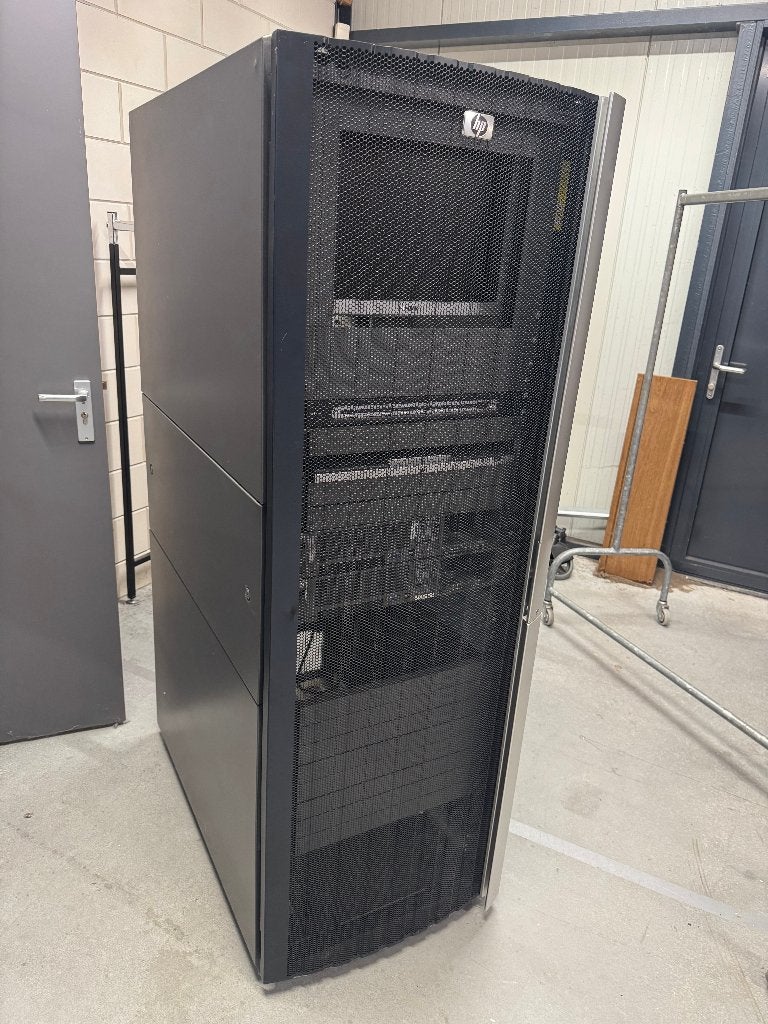Serverkast, Ophalen, Gebruikt, Geperforeerd, Geperforeerd