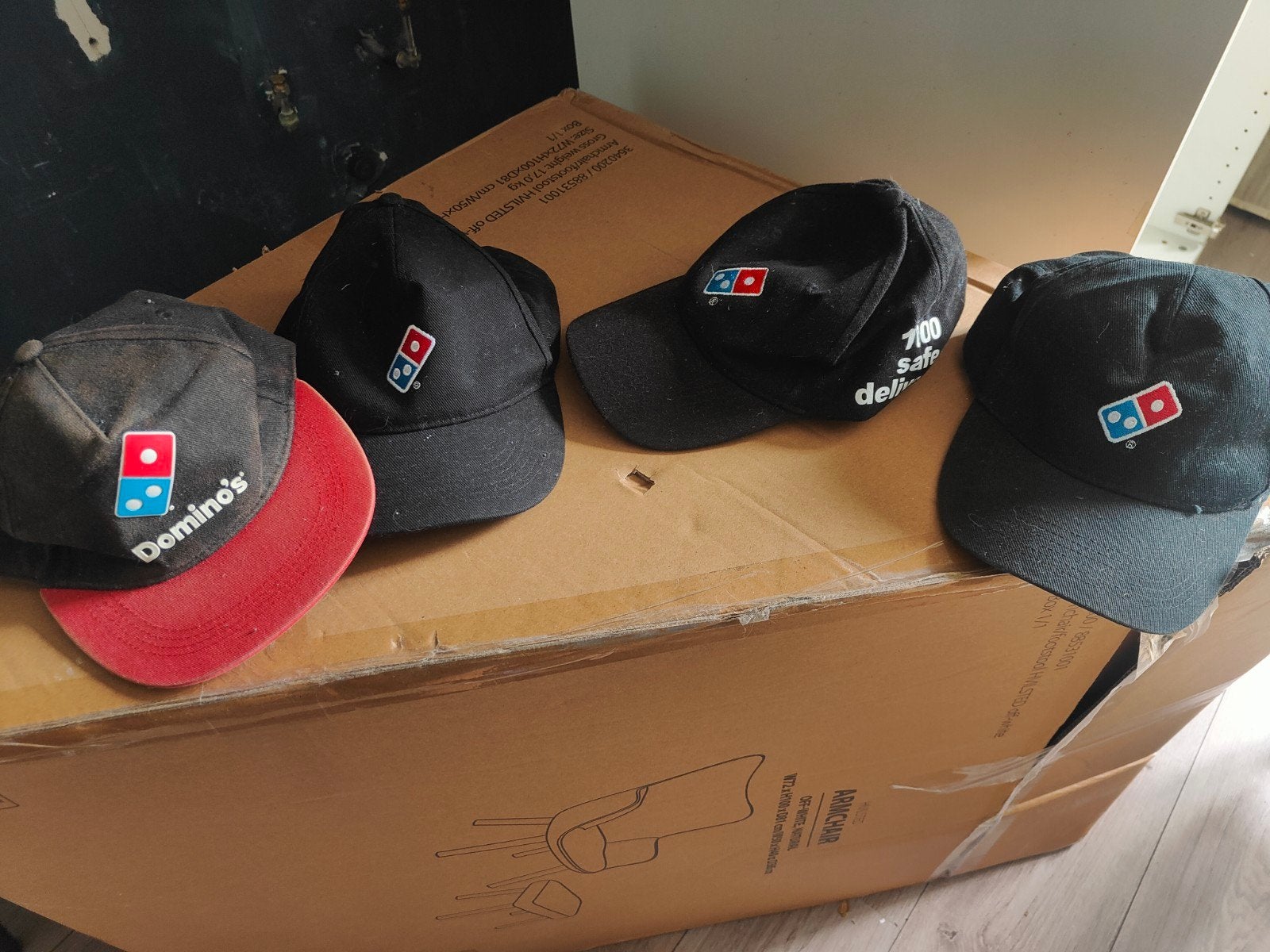 petjes dominos, Ophalen
